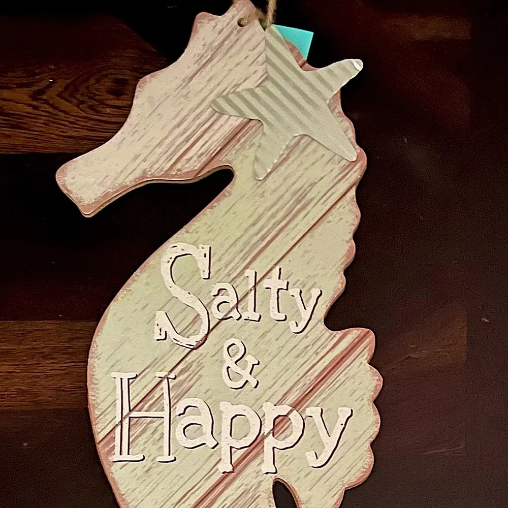 Hanging Wooden Seahorse Decor - Picture 3 of 3